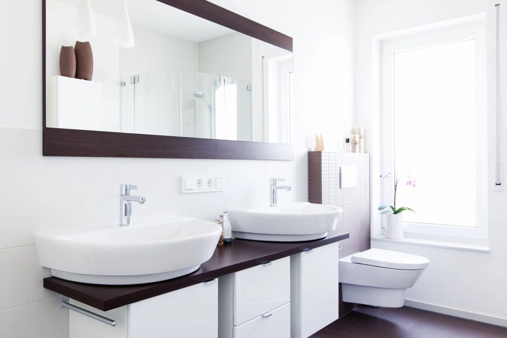 Bathroom sinks and basin with white interior